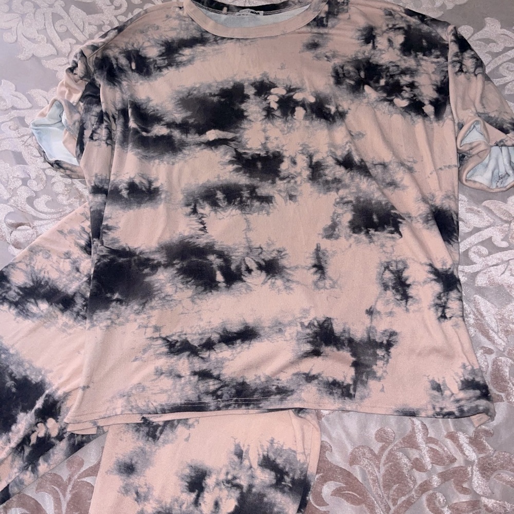 Fashion nova womans tie dye set sz.xl (stretchy)